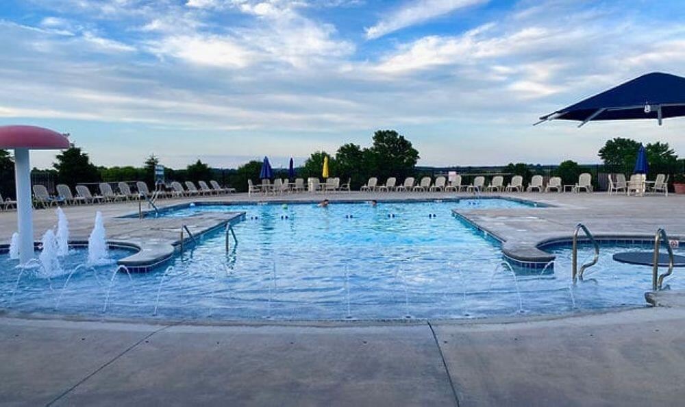 21) 74743-6a6cb7fced2f6 at 3702 E Dartmoor Court, Springfield, MO 65802