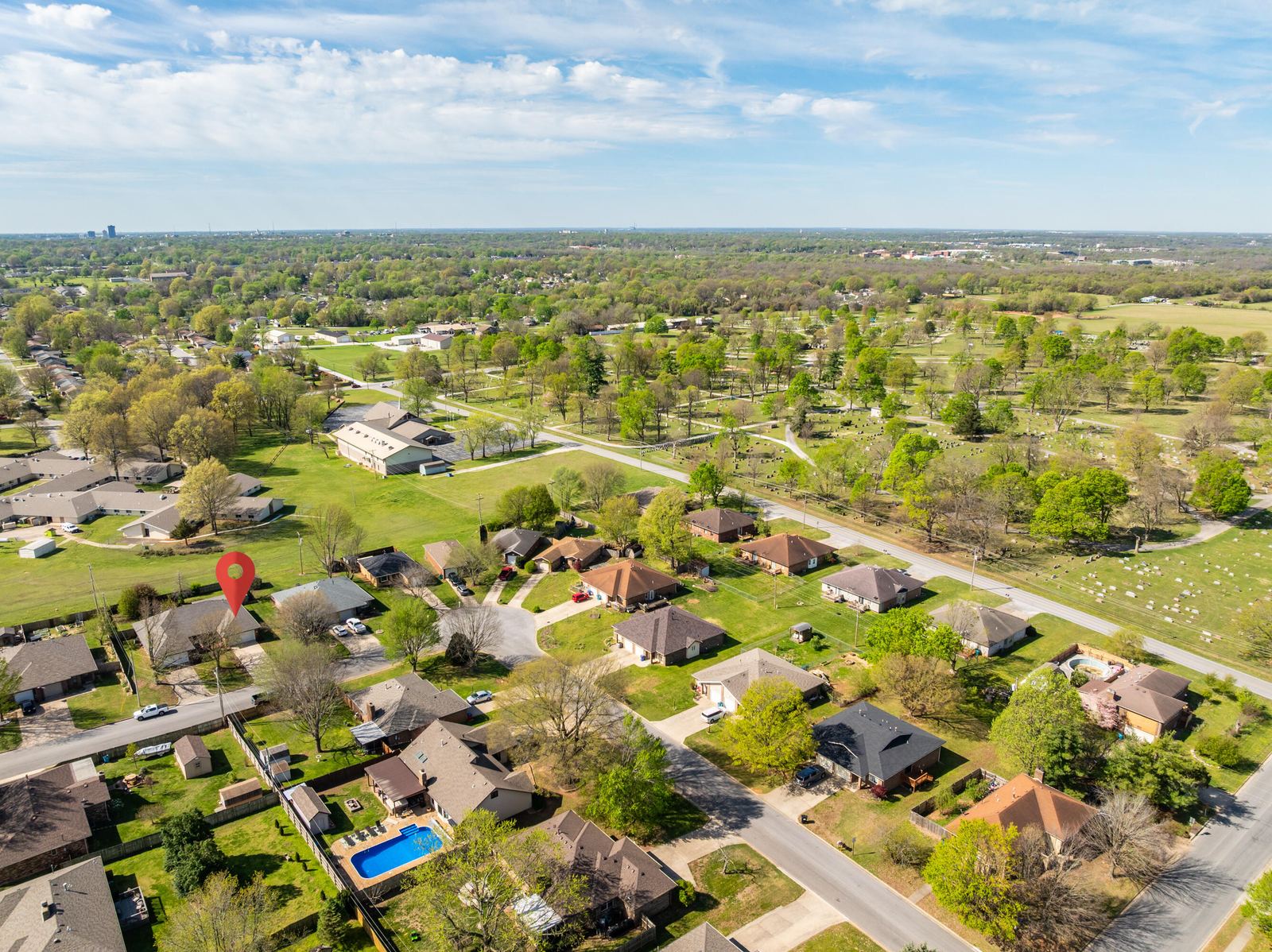 39 at 1348 E Arlington Street, Springfield, MO 65803