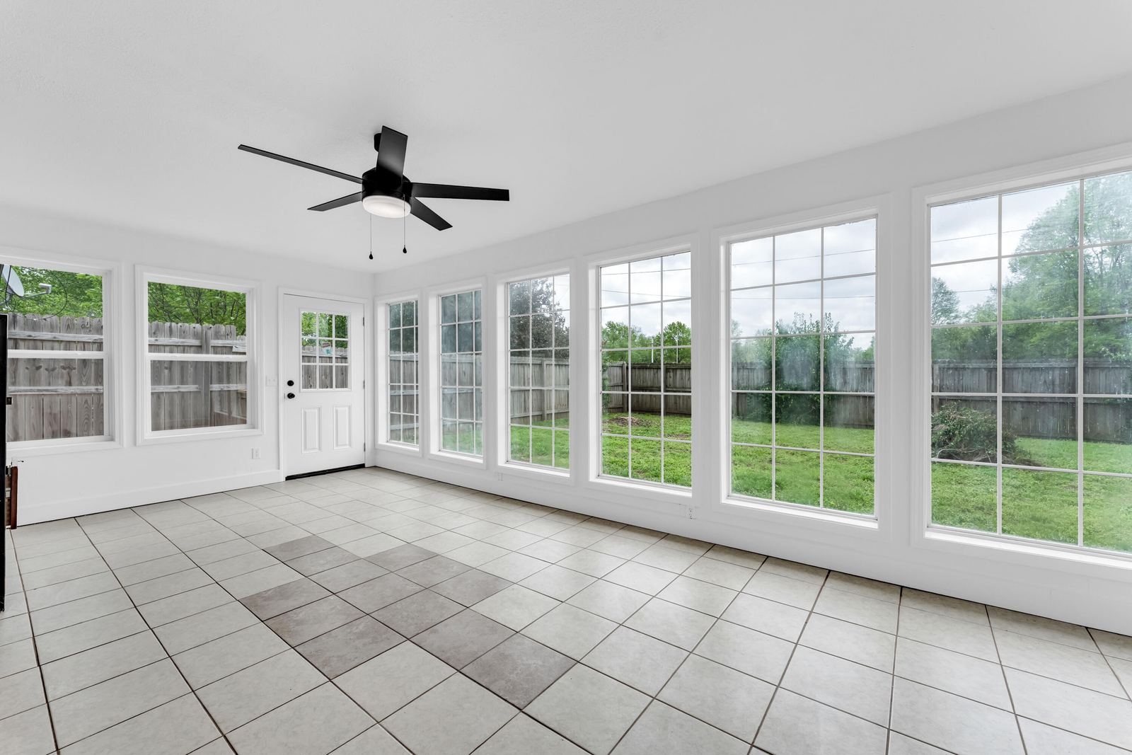 20 at 1348 E Arlington Street, Springfield, MO 65803