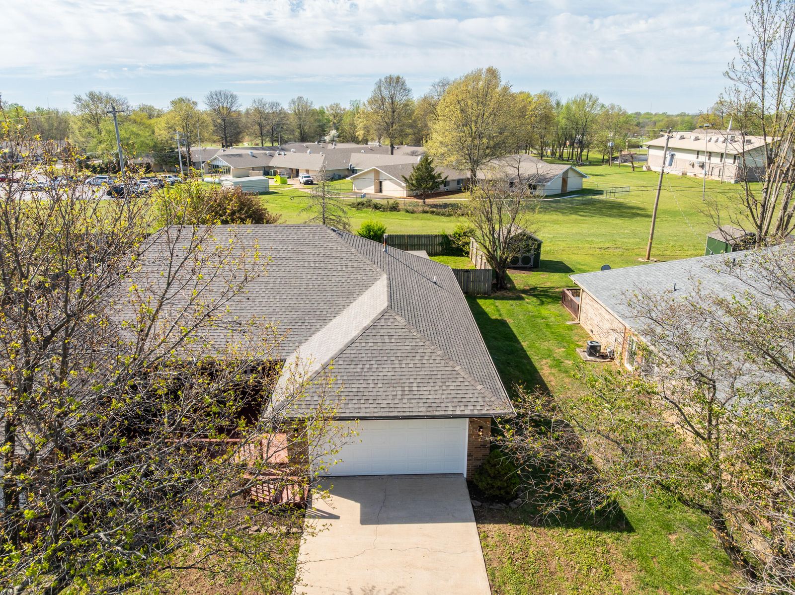 33 at 1348 E Arlington Street, Springfield, MO 65803