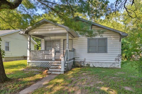 Front of 1038 S Stewart Avenue, Springfield, MO 65804