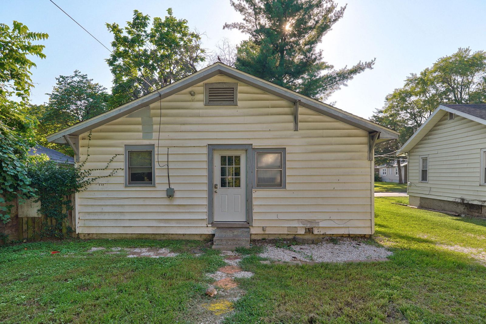 1038 S Stewart Ave-6 at 1038 S Stewart Avenue, Springfield, MO 65804