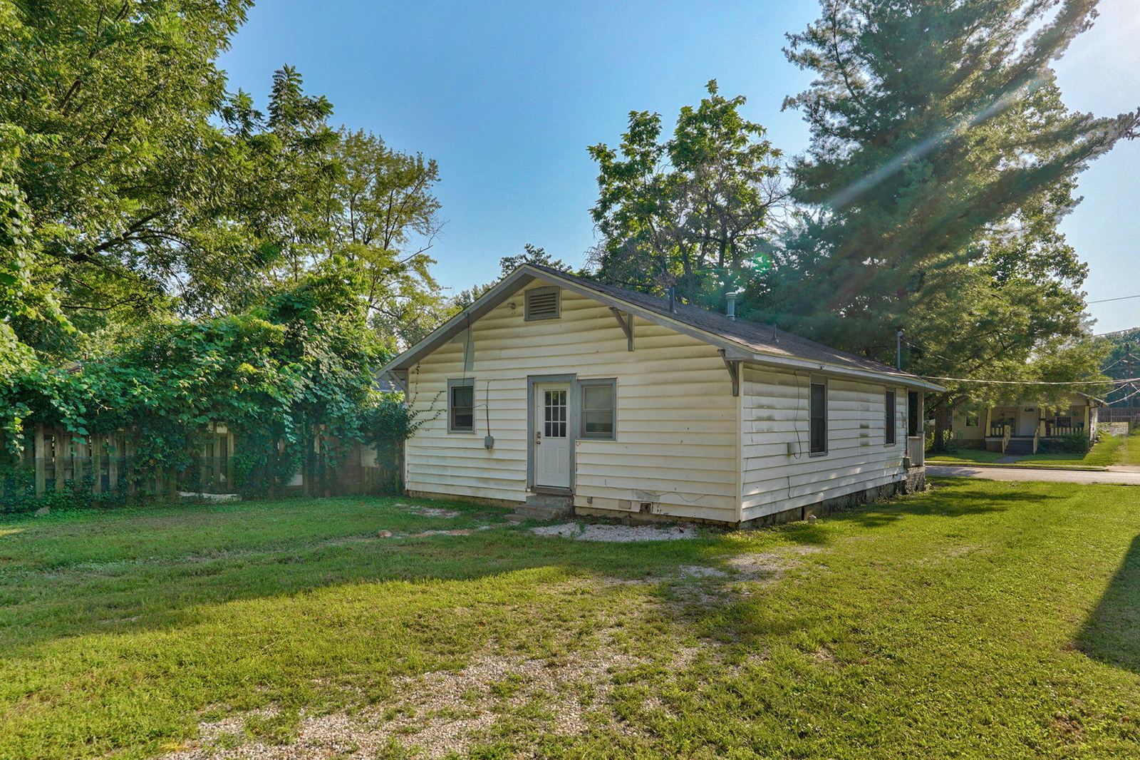 1038 S Stewart Ave-5 at 1038 S Stewart Avenue, Springfield, MO 65804