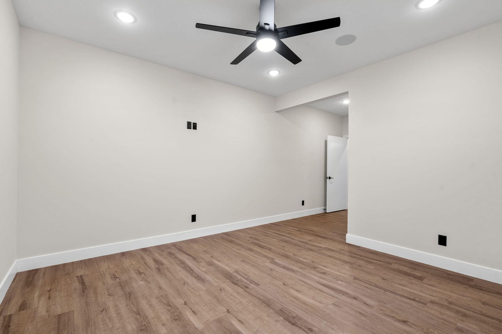 73-web-or-mls-DSC00827 at 254 S Mumford Court, Springfield, MO 65802