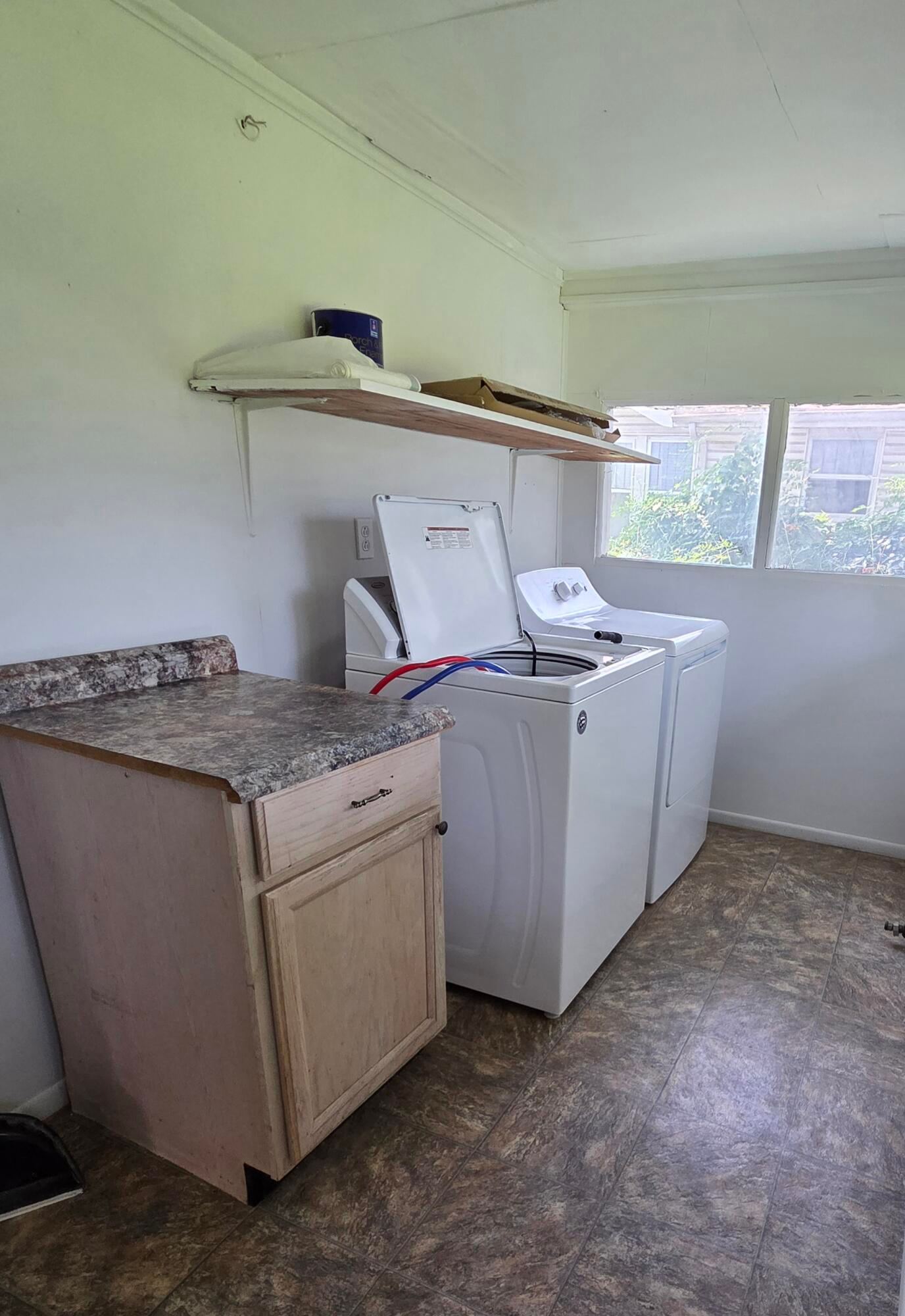 20064 at 1633 E Lombard Street, Springfield, MO 65802