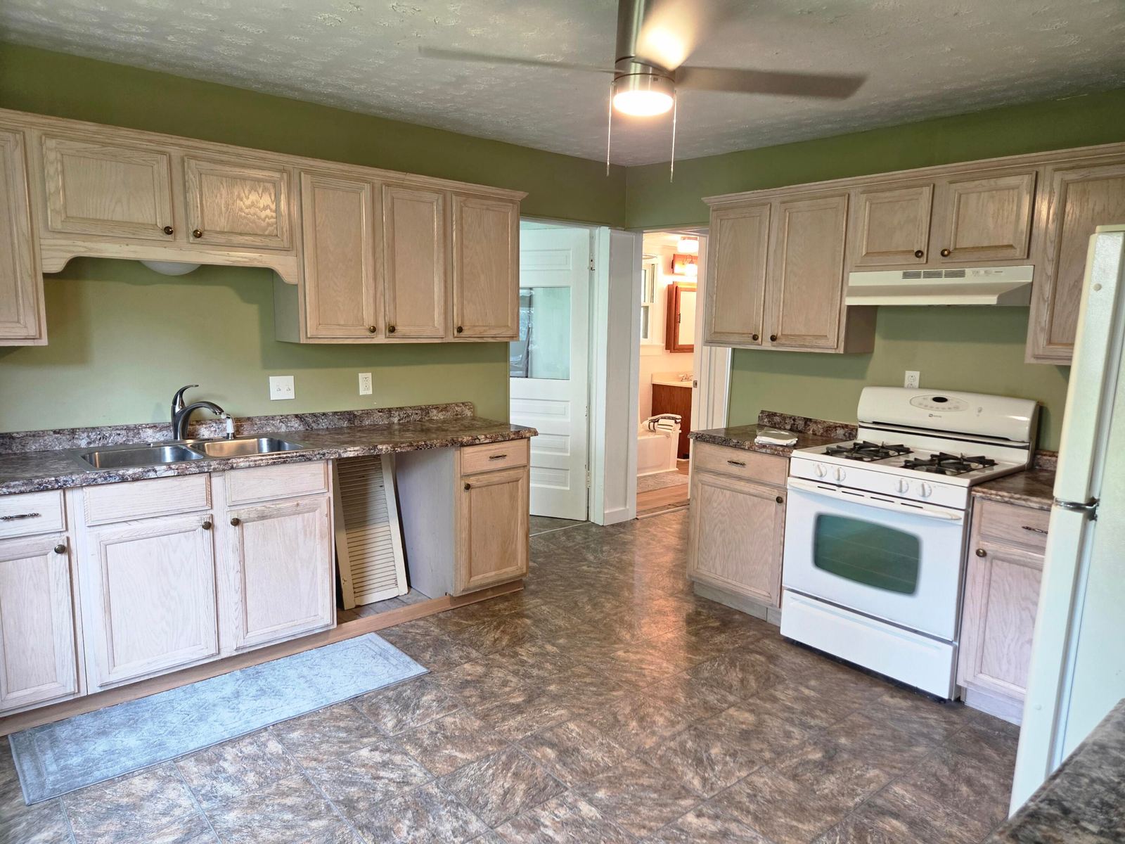 20061 at 1633 E Lombard Street, Springfield, MO 65802