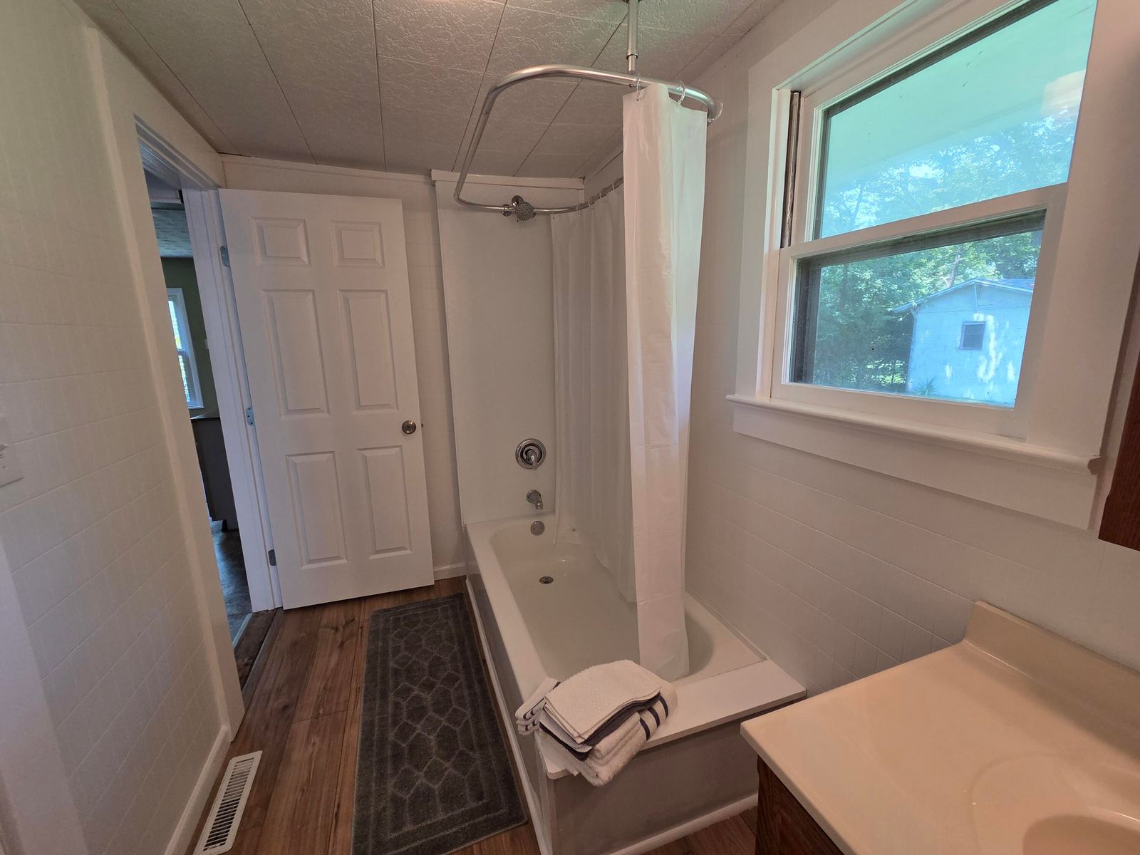 20068 at 1633 E Lombard Street, Springfield, MO 65802