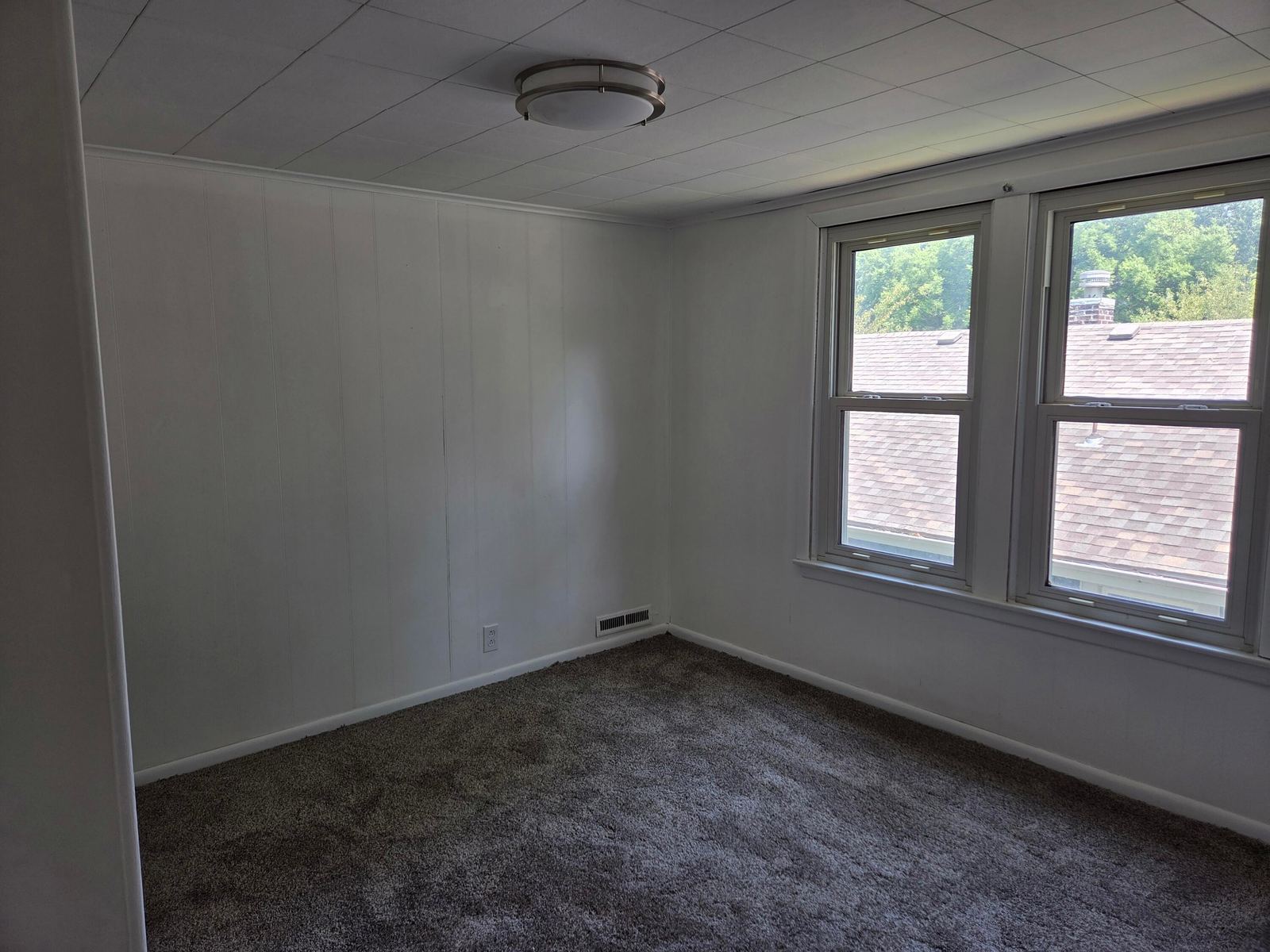 20075 at 1633 E Lombard Street, Springfield, MO 65802