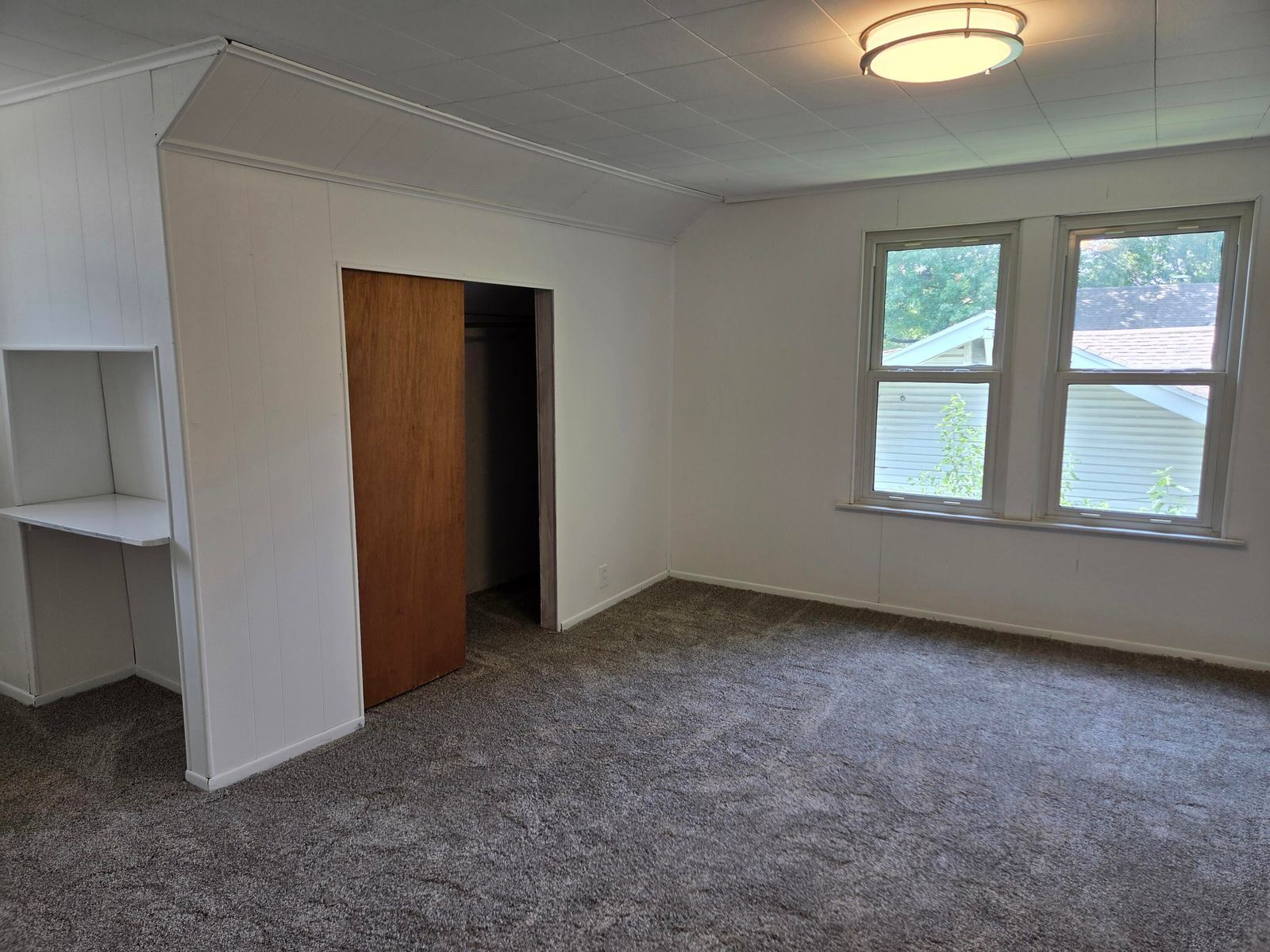 20073 at 1633 E Lombard Street, Springfield, MO 65802