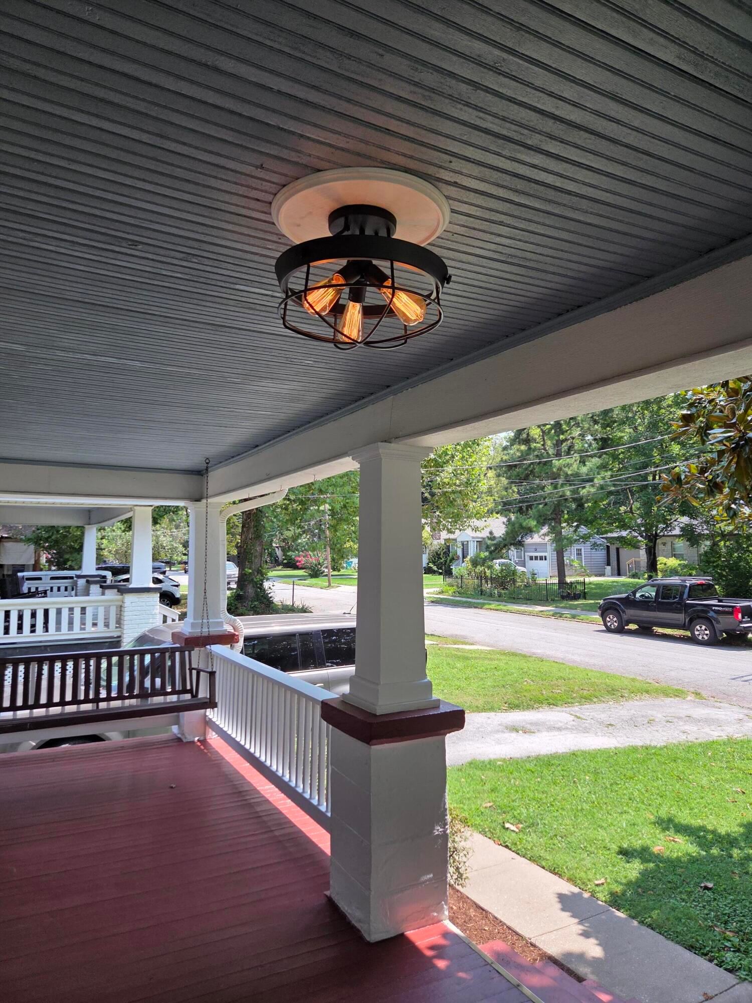 20055 at 1633 E Lombard Street, Springfield, MO 65802