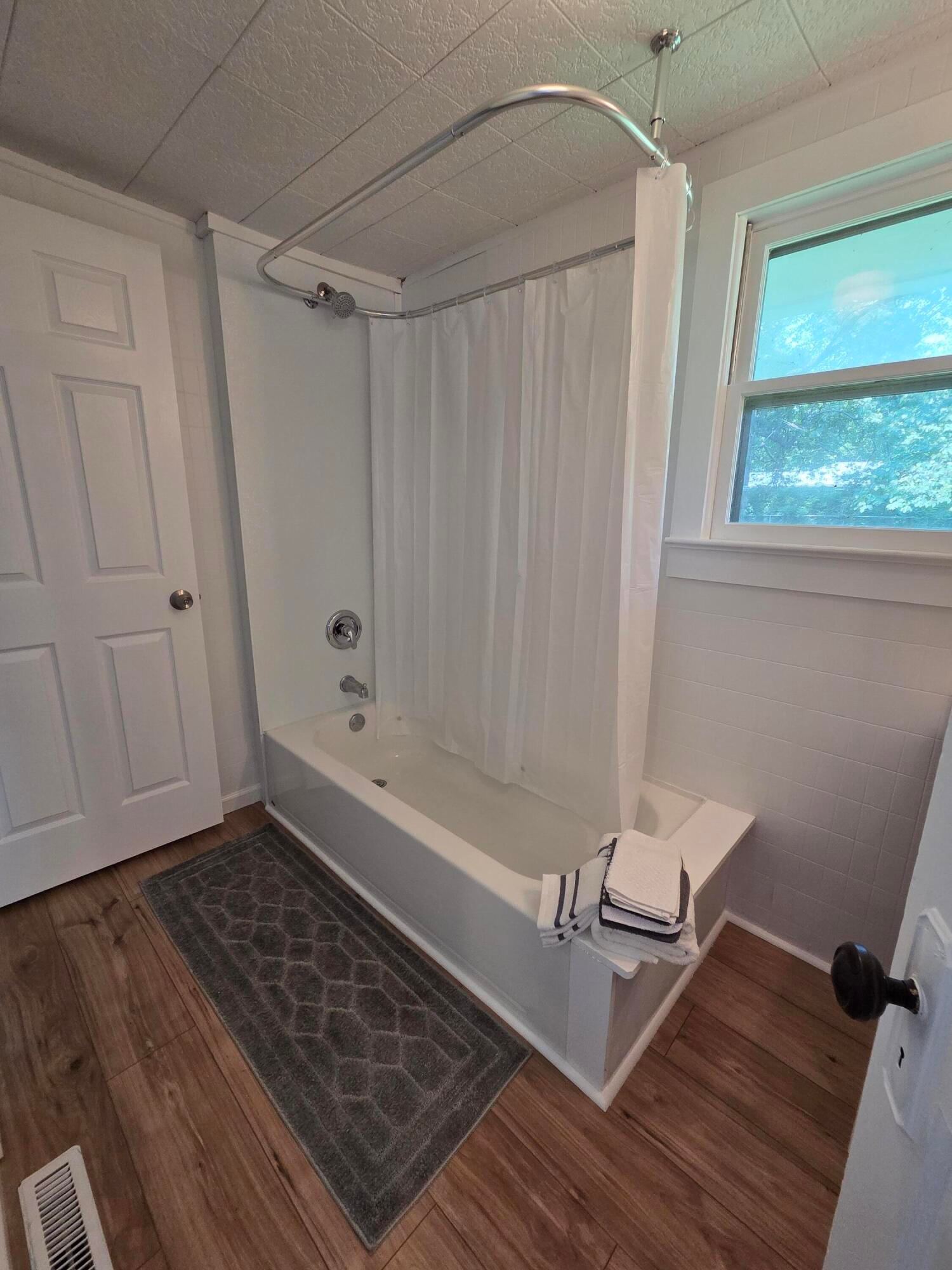 20069 at 1633 E Lombard Street, Springfield, MO 65802