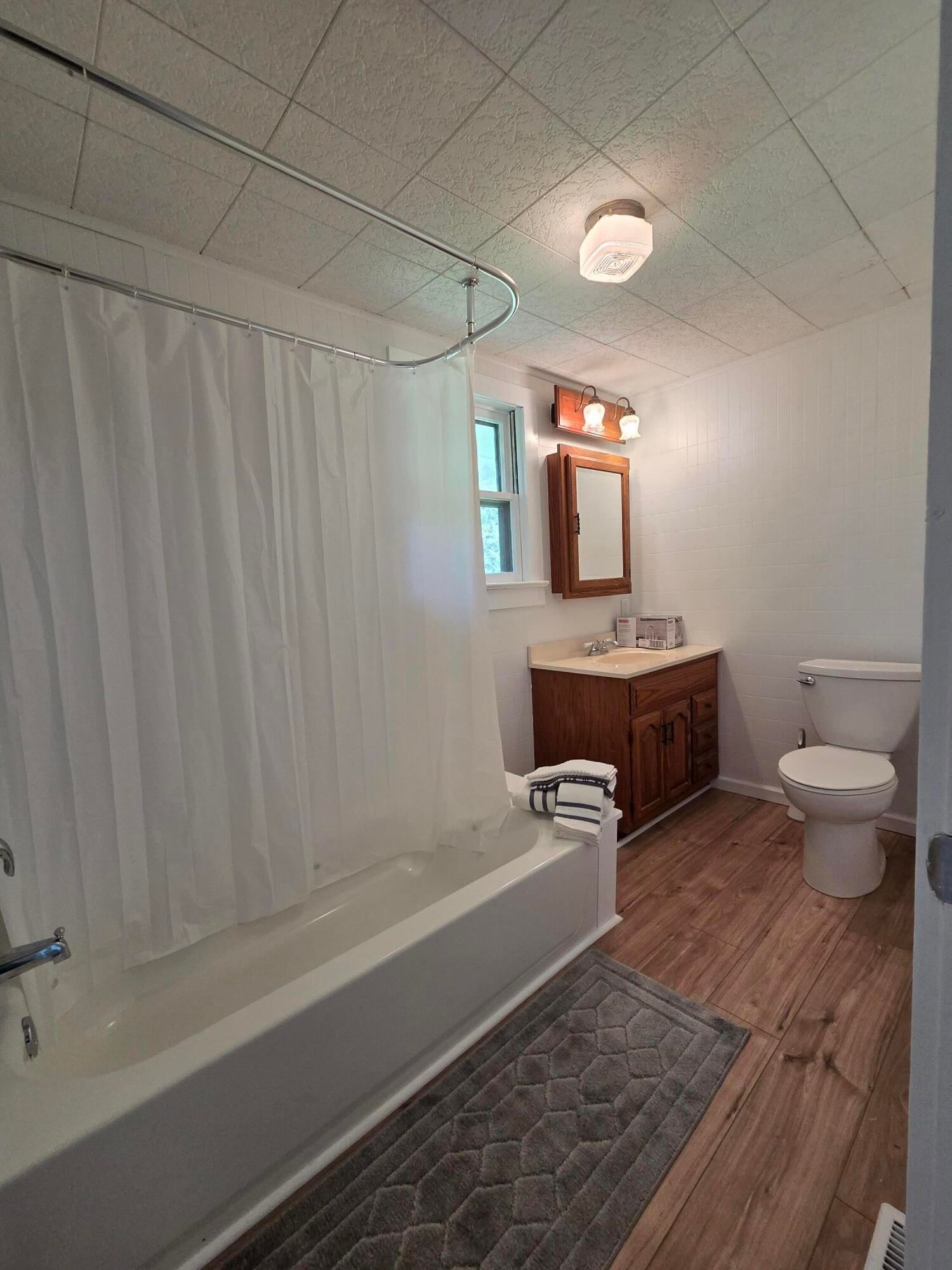 20067 at 1633 E Lombard Street, Springfield, MO 65802