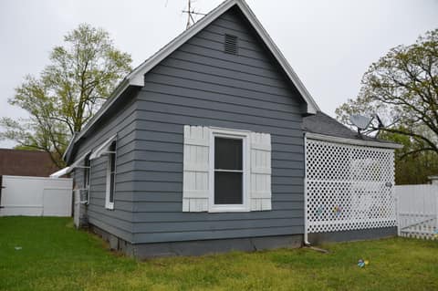 Front of 1243 E Thoman Street, Springfield, MO 65803