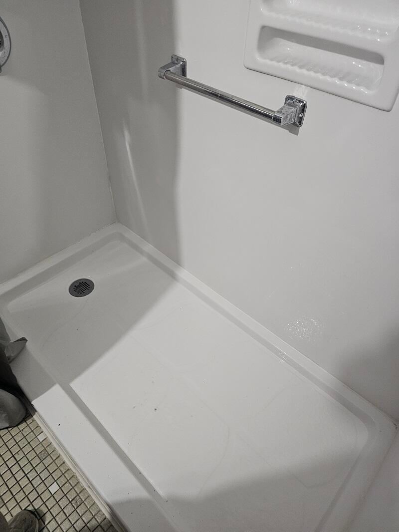 Shower Stall at 3117 N Farm Road 123, Springfield, MO 65803