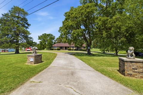5 at 3003 N Farm Road 137, Springfield, MO 65803