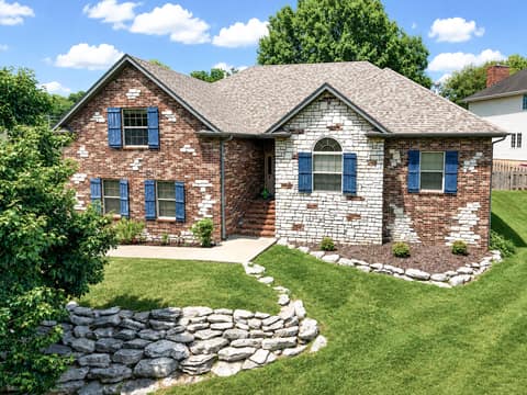 Front of 2481 W Chatsworth Court, Springfield, MO 65810
