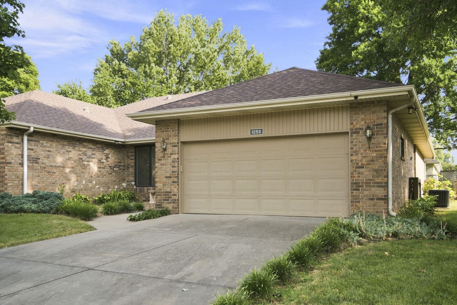 2-web-or-mls-DSC00912 at 1255 E Lafayette Court, Springfield, MO 65804