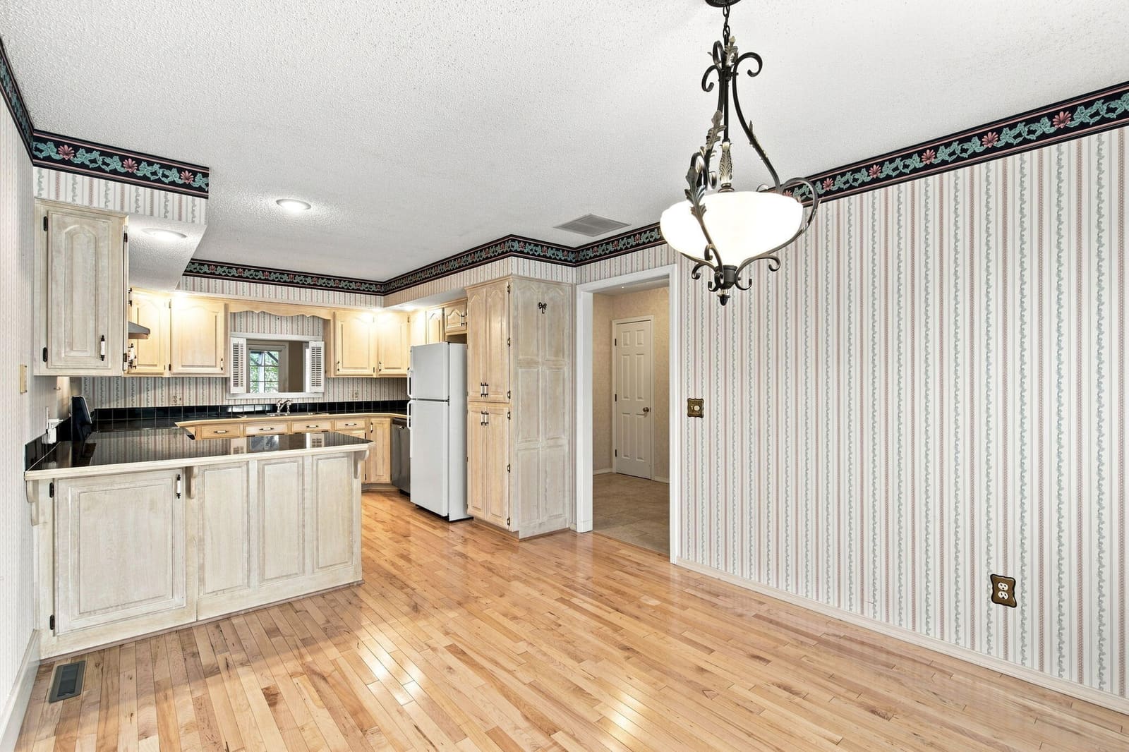 11-web-or-mls-DSC00979 at 1255 E Lafayette Court, Springfield, MO 65804