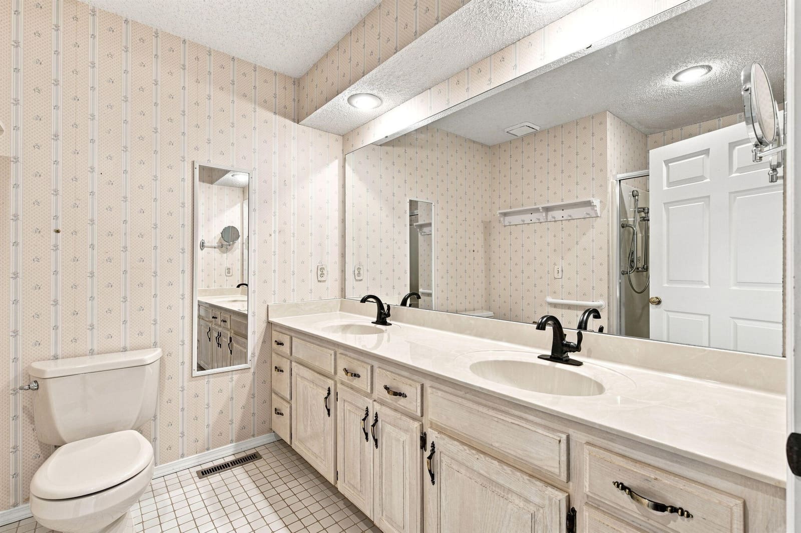 19-web-or-mls-DSC00928 at 1255 E Lafayette Court, Springfield, MO 65804