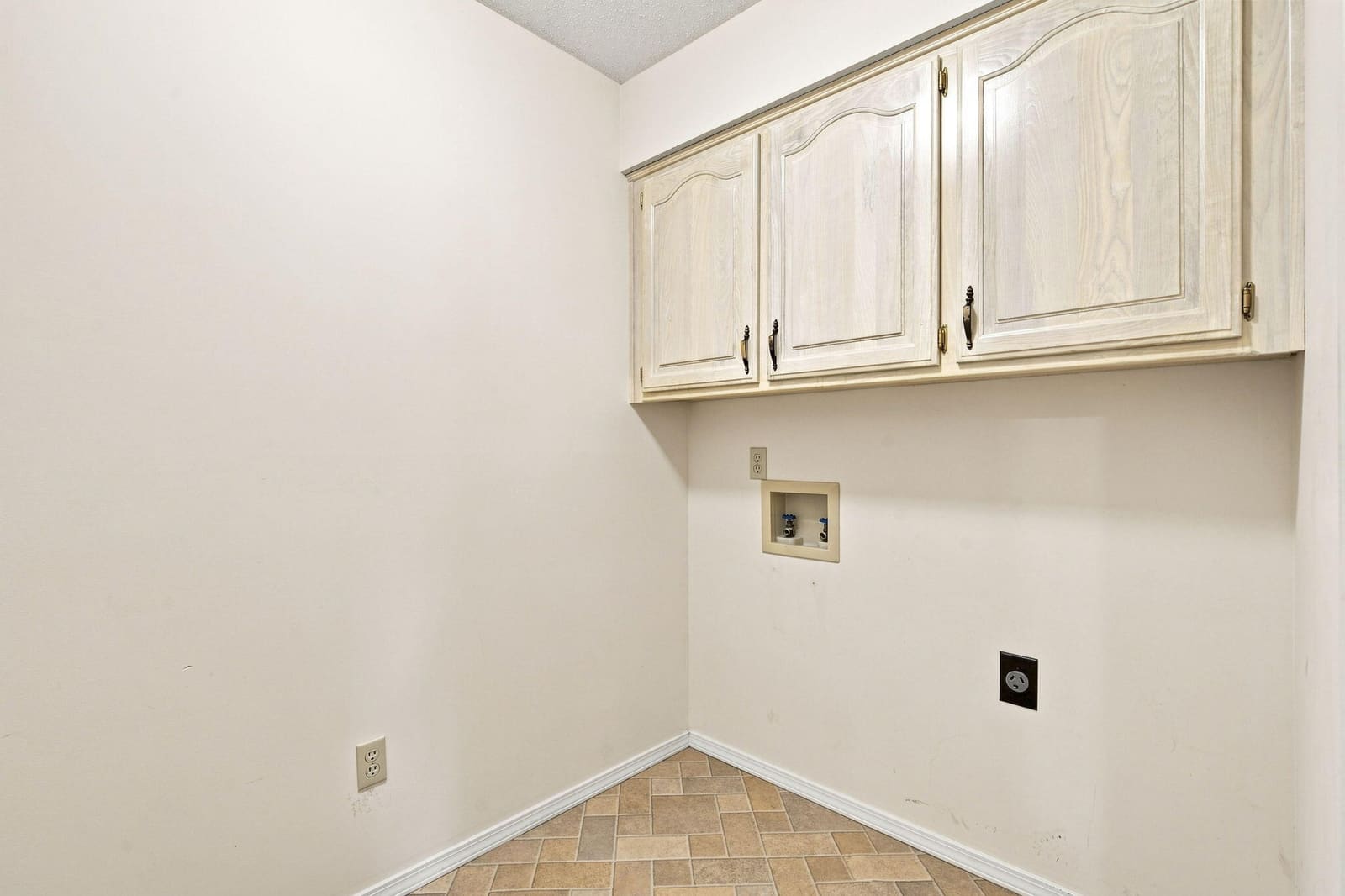 23-web-or-mls-DSC00950 at 1255 E Lafayette Court, Springfield, MO 65804