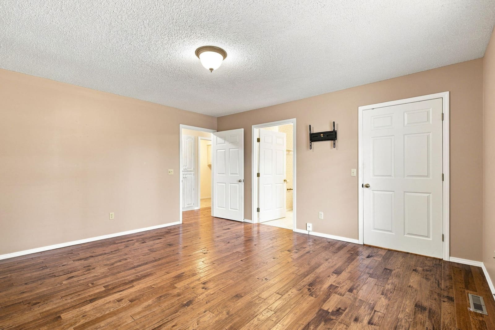 17-web-or-mls-DSC00922 at 1255 E Lafayette Court, Springfield, MO 65804