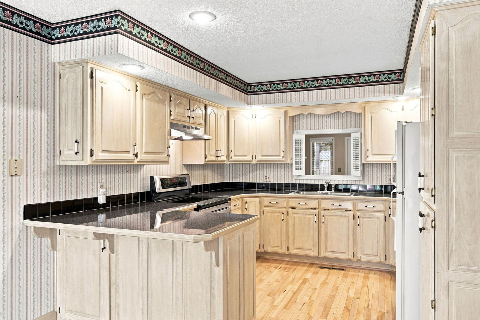 12-web-or-mls-DSC00986 at 1255 E Lafayette Court, Springfield, MO 65804