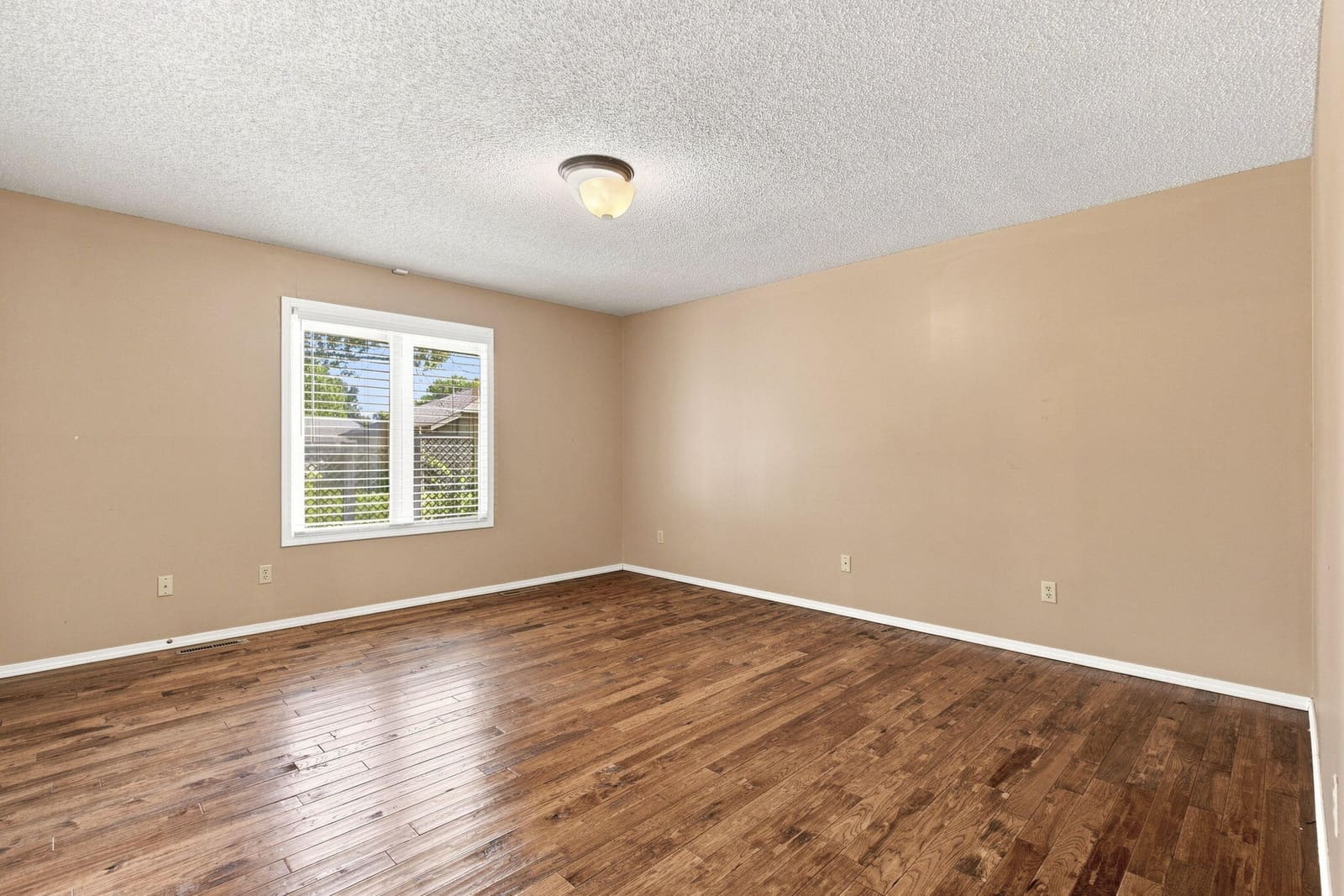 16-web-or-mls-DSC00921 at 1255 E Lafayette Court, Springfield, MO 65804