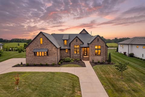 Front of 3958 E Dunrobin Drive, Springfield, MO 65809