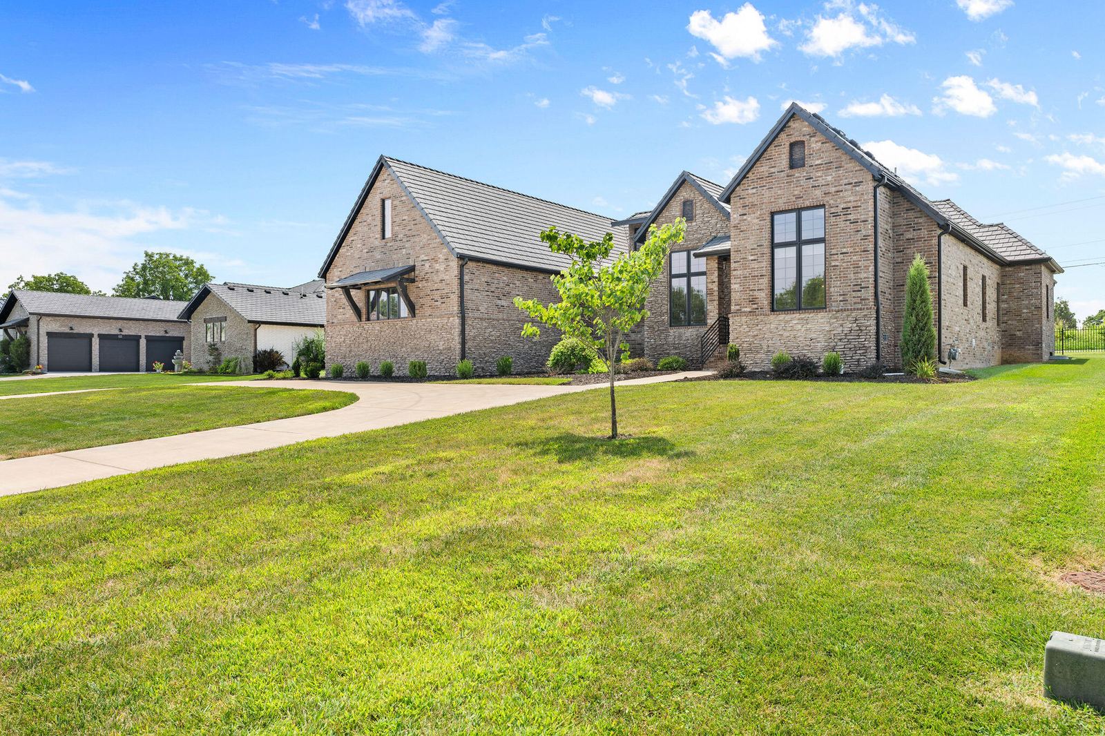 FrameandFocus_WEBorMLS-2 at 3958 E Dunrobin Drive, Springfield, MO 65809