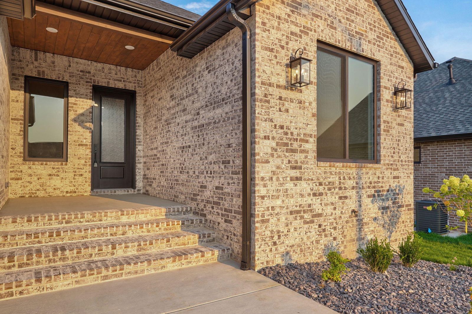 2136 N Silver Charm Ave-4 at 2136 N Sun Valley Drive, Springfield, MO 65802