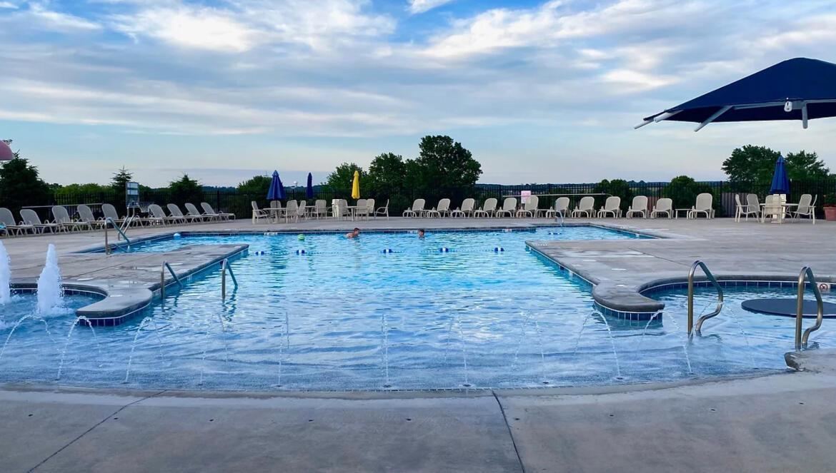 Zero Entry Pool at 3725 E Cromwell Lane, Springfield, MO 65802