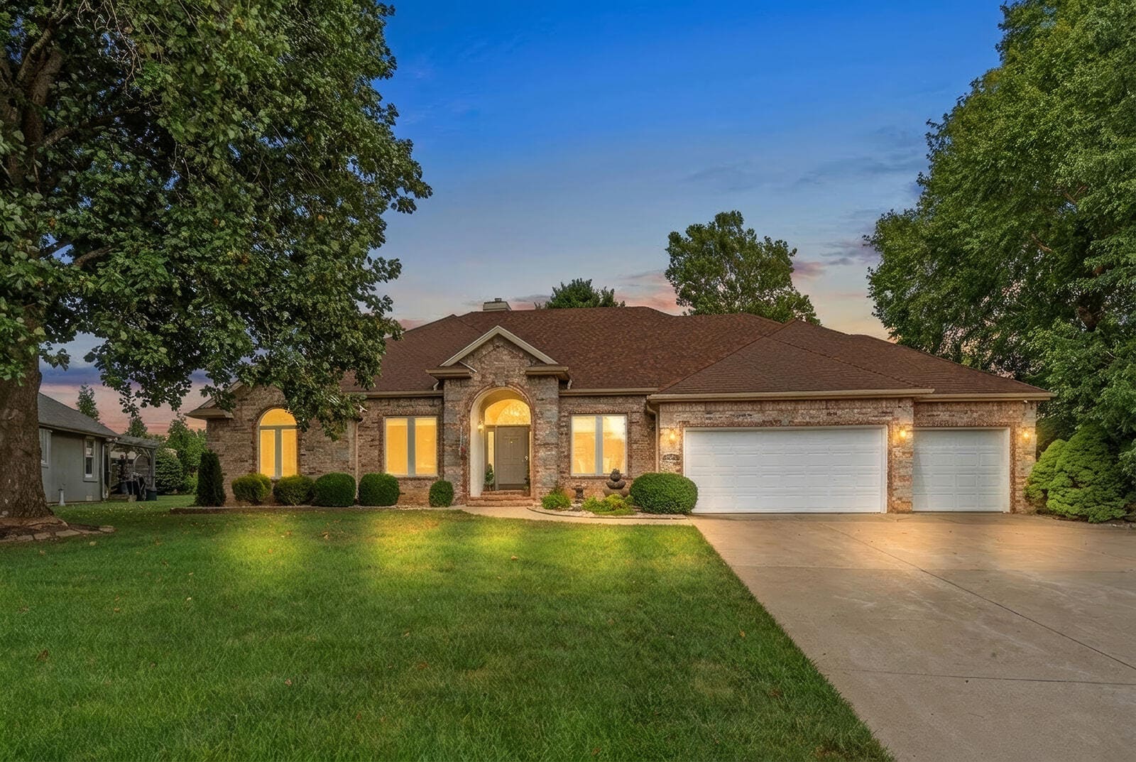 Twilight at 3725 E Cromwell Lane, Springfield, MO 65802