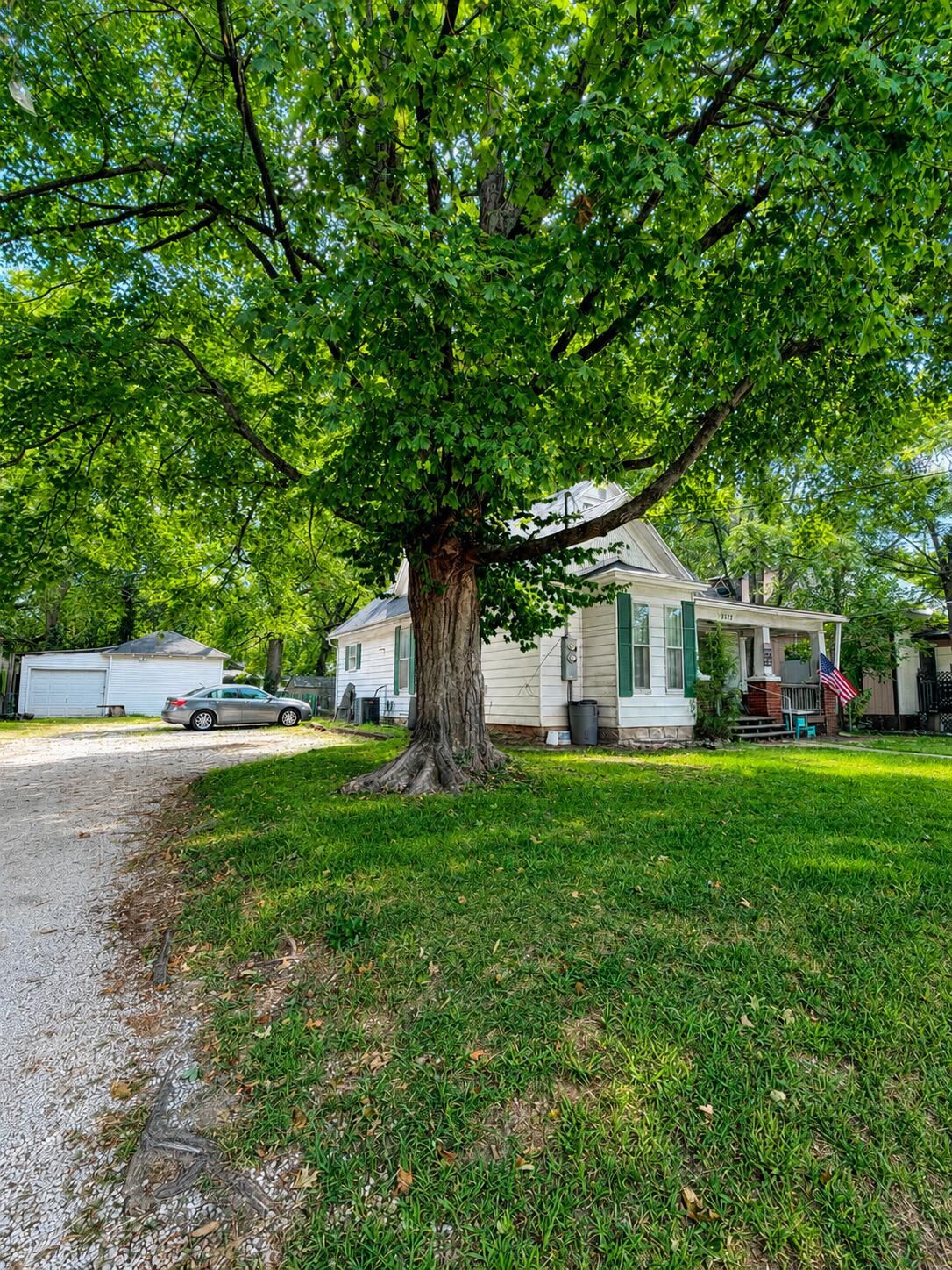 BFB816C2-B83D-4384-8E55-F9DB93AC1016 at 1322 N Grant Avenue, Springfield, MO 65802