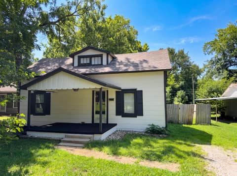 Front of 1446 E Whiteside Street, Springfield, MO 65804