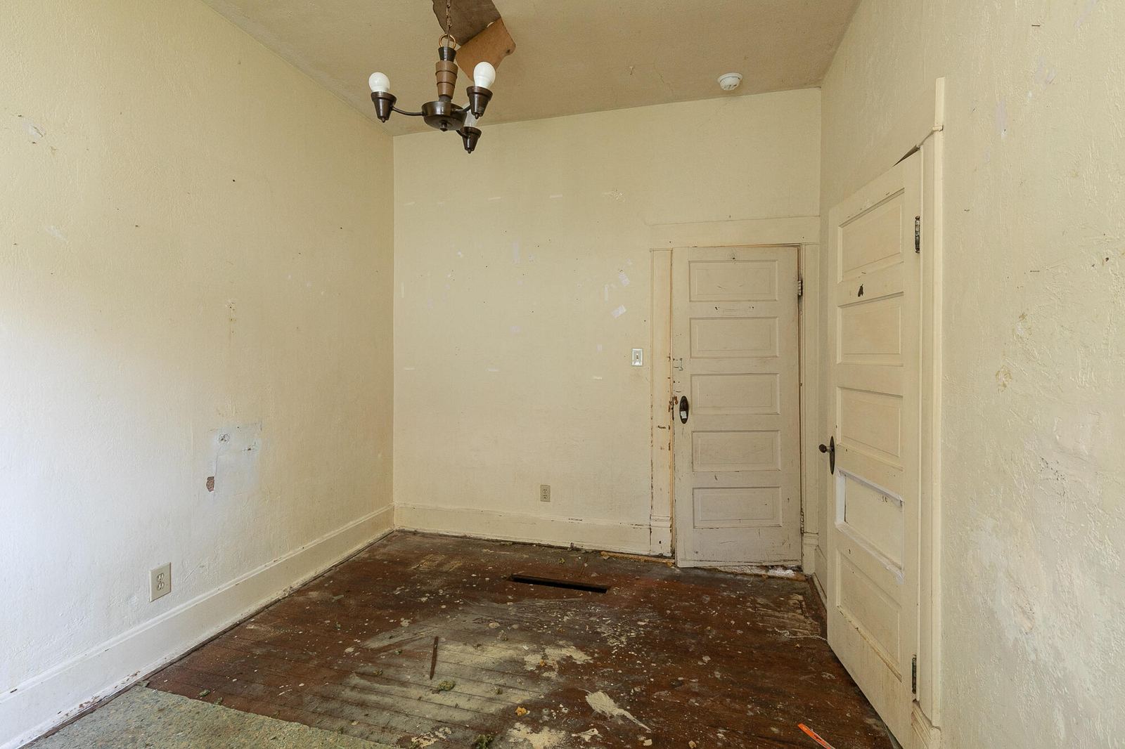 7M4A1713 at 1717 W Atlantic Street, Springfield, MO 65803