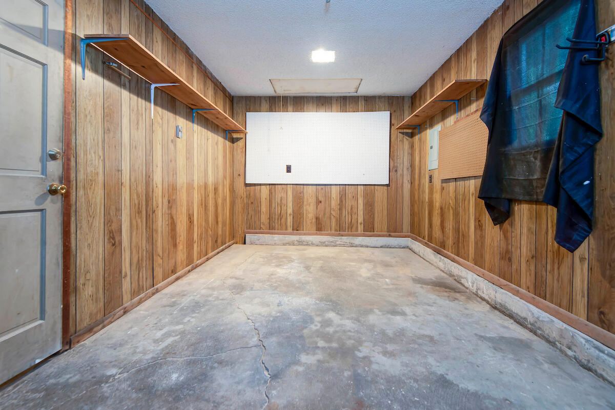 Garage at 1427 S Pickwick Avenue, Springfield, MO 65804