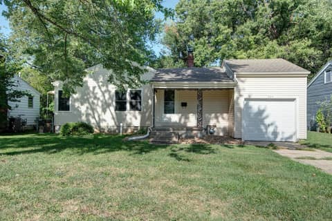 Front of 1427 S Pickwick Avenue, Springfield, MO 65804