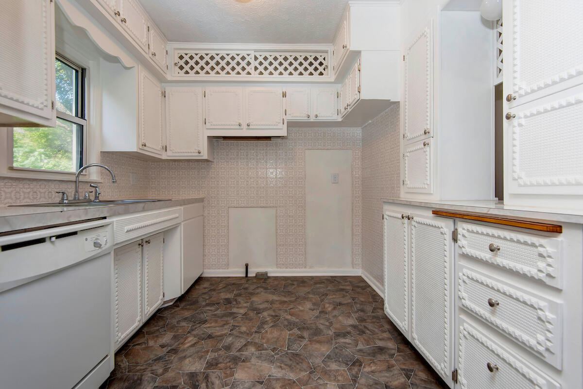 094_5_6 at 1427 S Pickwick Avenue, Springfield, MO 65804