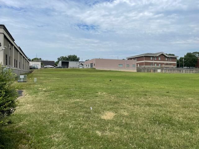 2 at 835 N Campbell Avenue, Springfield, MO 65802