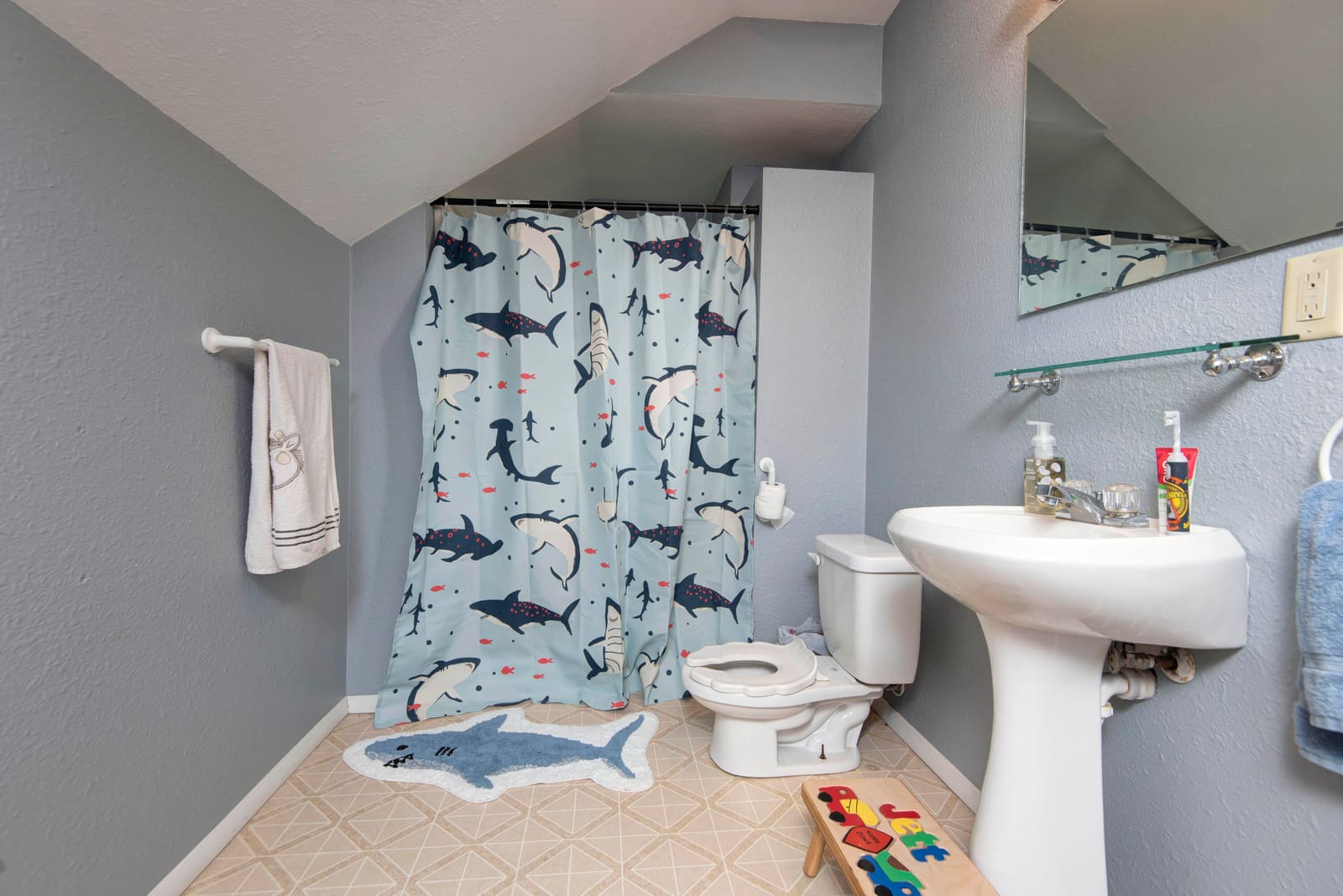 Warwick (27) at 4810 S Warwick Avenue, Springfield, MO 65804