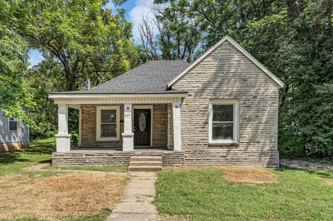 Front of 827 E Garfield Street, Springfield, MO 65803