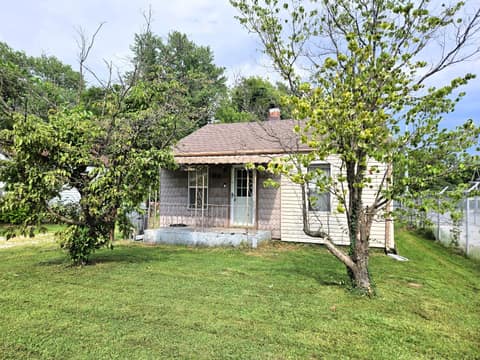 Front of 1020 N West Avenue, Springfield, MO 65802
