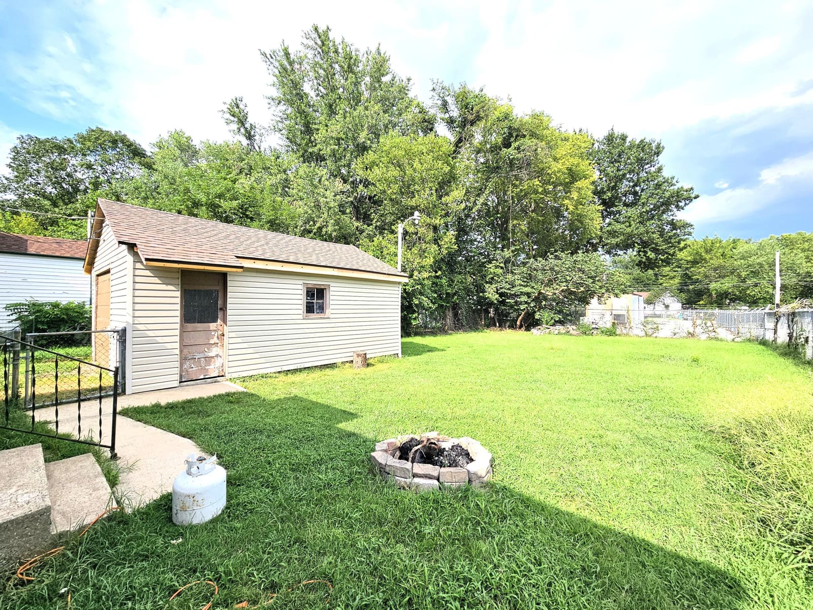 1 (3) at 1020 N West Avenue, Springfield, MO 65802