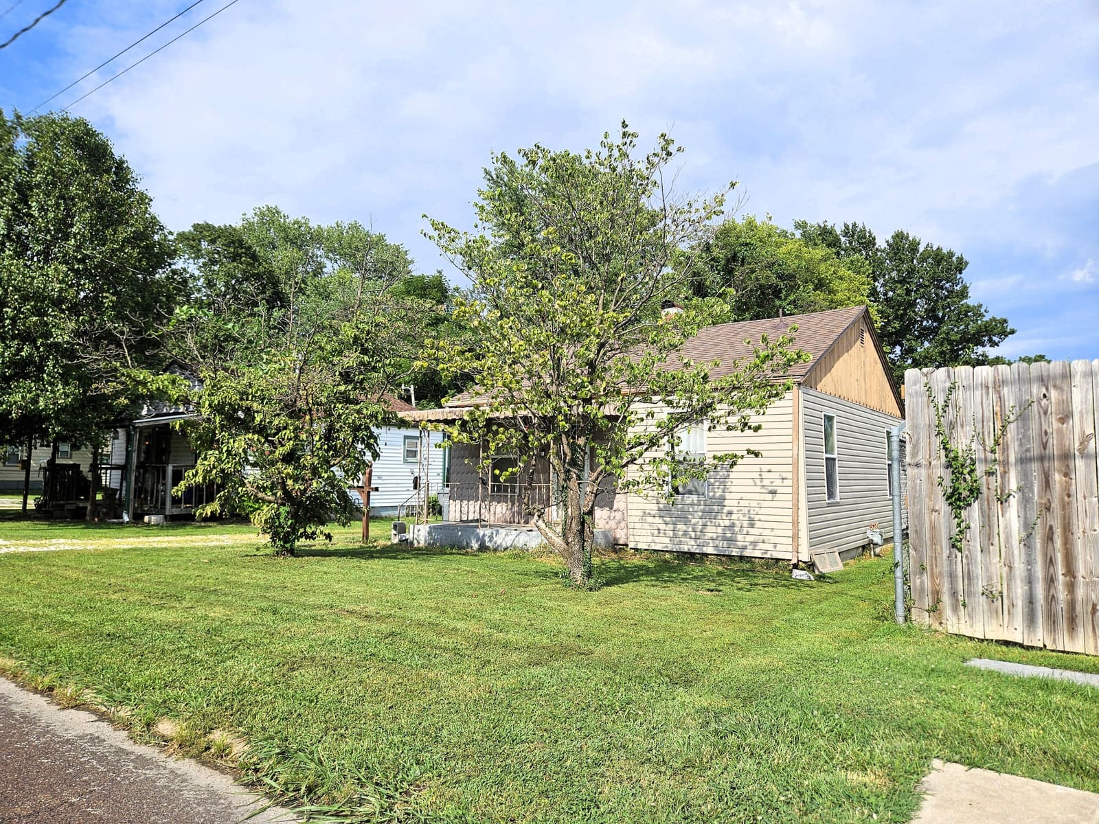 1 (9) at 1020 N West Avenue, Springfield, MO 65802