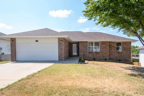 Front of 3355 S Valley View Drive, Springfield, MO 65807