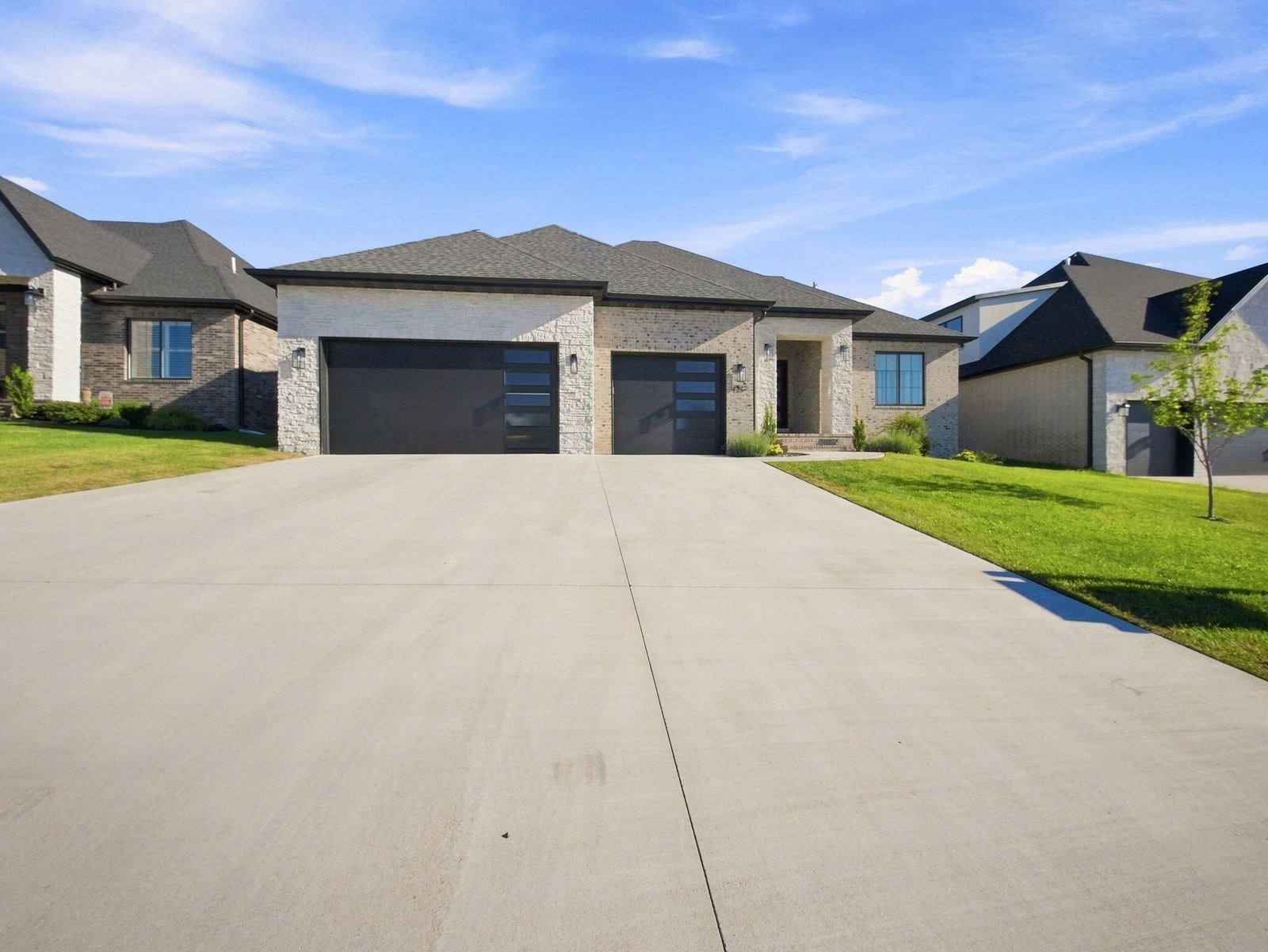 5-web-or-mls-front 2 at 3925 E Woodhue Street, Springfield, MO 65802