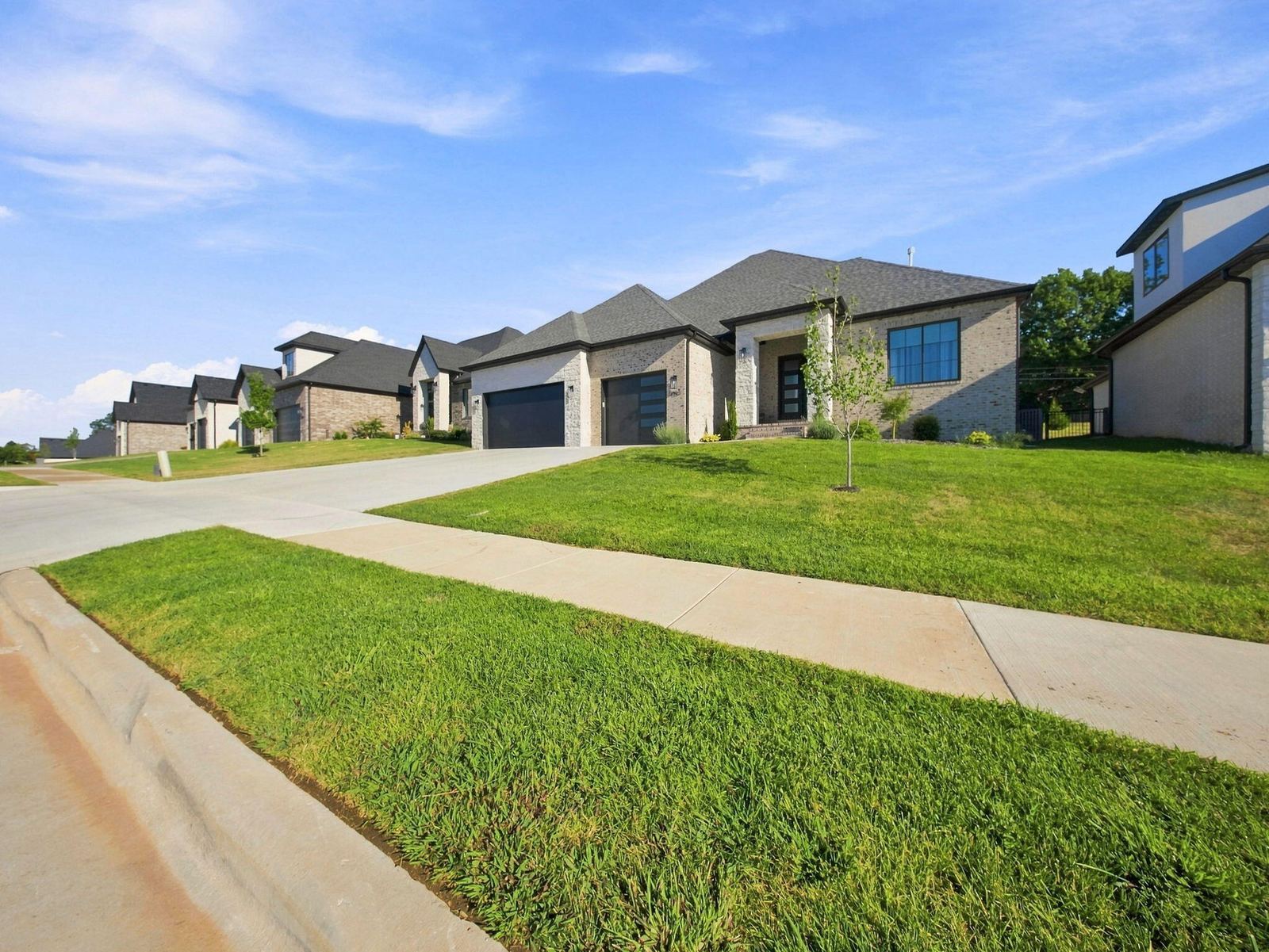 4-web-or-mls-front 1 at 3925 E Woodhue Street, Springfield, MO 65802
