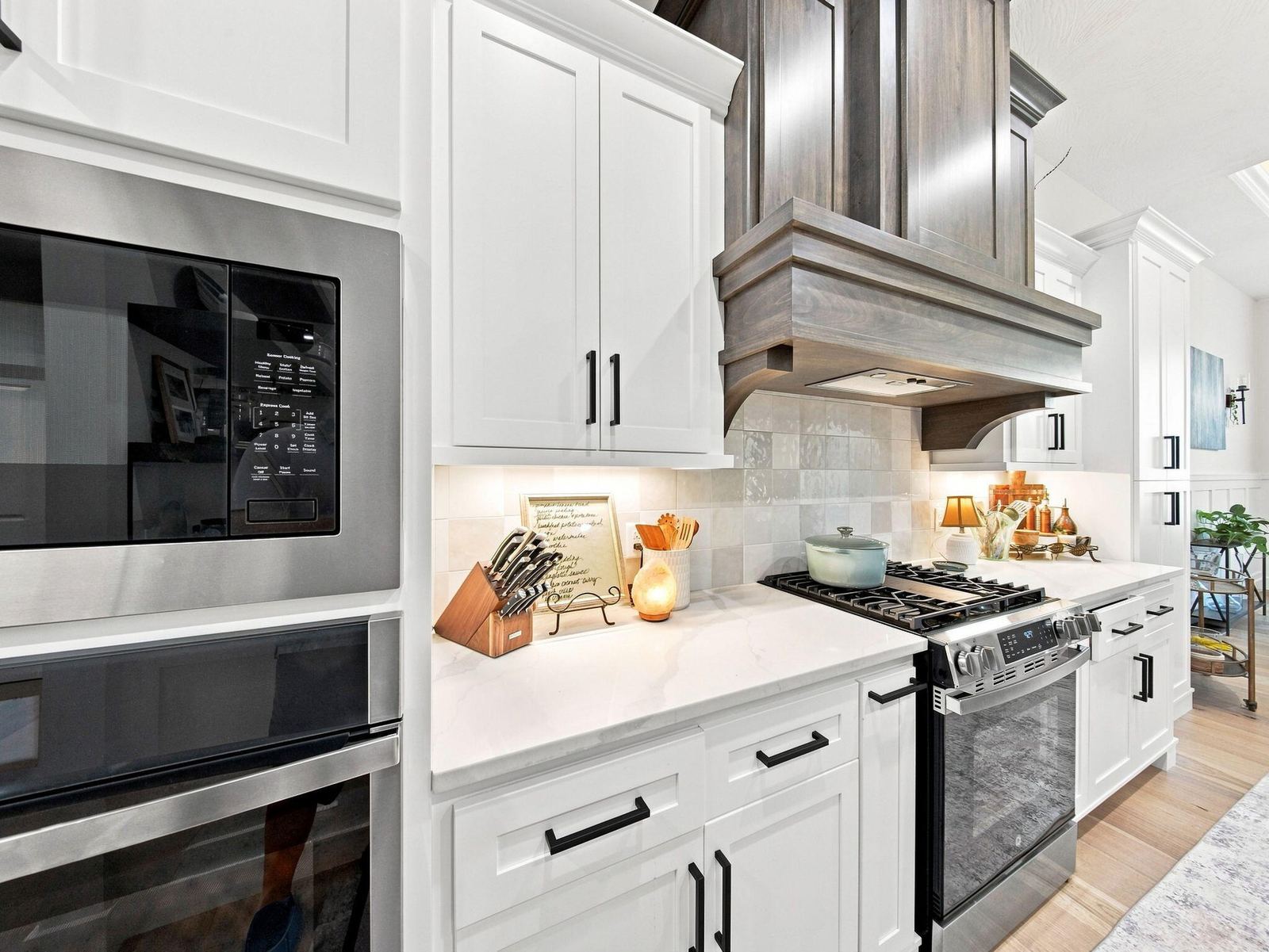 18-web-or-mls-kitchen 1 at 3925 E Woodhue Street, Springfield, MO 65802