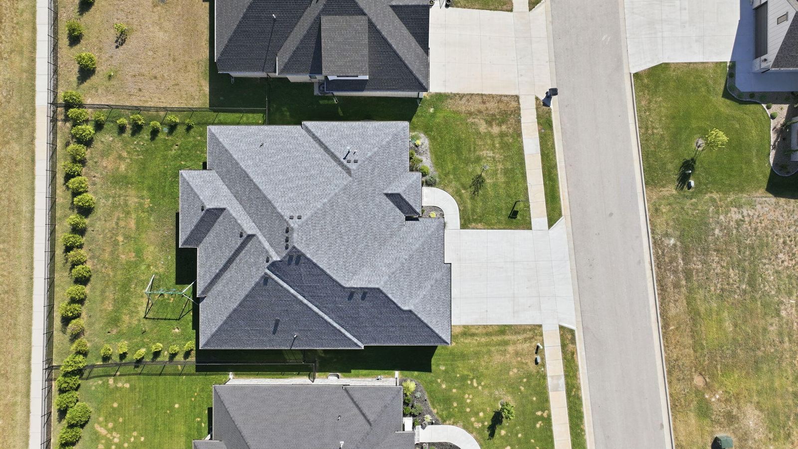 8-web-or-mls-top drone 1 at 3925 E Woodhue Street, Springfield, MO 65802