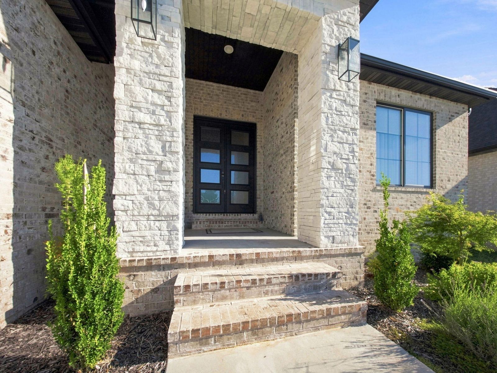 7-web-or-mls-front 4 at 3925 E Woodhue Street, Springfield, MO 65802